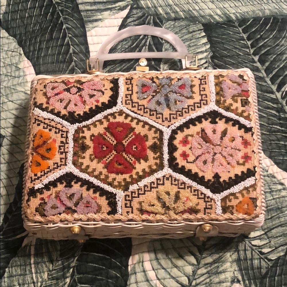 Vintage wicker purse 👛